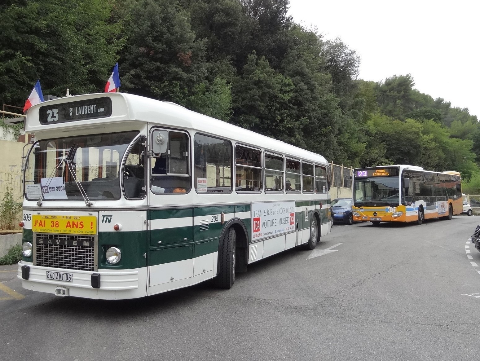 205 au Vallon des Fleurs ligne 23 avec Citaro C2 295 23 09 2017 F. Giana