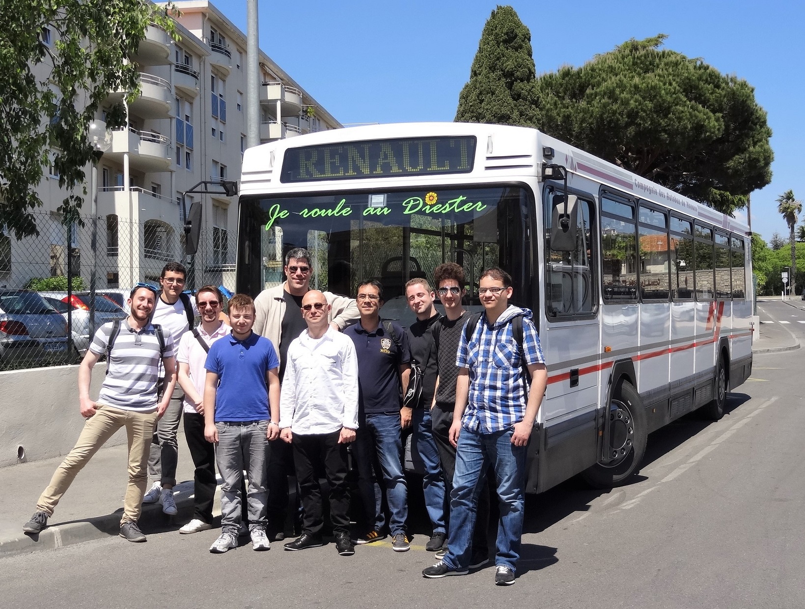 5bTCA5d 6mai2016 photo de groupe devant notre PR112 Monaco 27 gar prs de notre resto Av des Amphores Juan les Pins F. GIANA