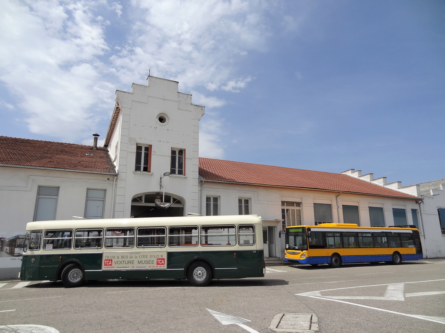 5bTCA5d 74 l27usine Iveco Bus d27Annonay batiment d27poque et Urbanway 12 08 07 2017 F. Giana